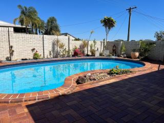 35 Rumbalara Avenue Rainbow Beach Pool Aircon Pets Welome Guest house, Rainbow Beach - 4