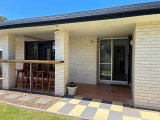 35 Rumbalara Avenue Rainbow Beach Pool Aircon Pets Welome Guest house, Rainbow Beach - 3