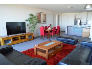 3 Bedroom Apartment in Southbank Apartment, Melbourne - 2