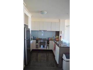 3 Bedroom Apartment in Southbank Apartment, Melbourne - 3