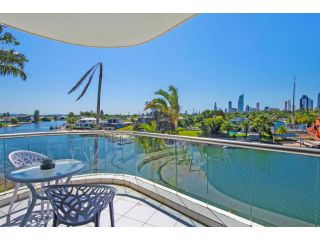 3br Broadbeach Lakefront Apartment Apartment, Gold Coast - 1