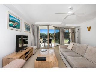 Byron Bay Accom Unit 4 54 Lawson Street, Byron Bay - The Palms Apartment, Byron Bay - 2