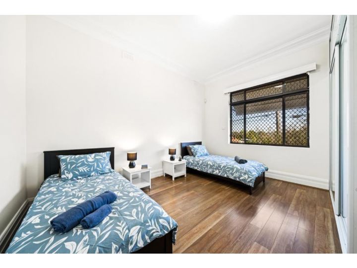 4 Bedroom house 500M to Drummoyne Bay Run Guest house, Sydney - imaginea 5