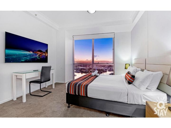 5 Bedroom Sub Penthouse HIGH FLOOR at Chevron Renaissance - Q Stay Apartment, Gold Coast - imaginea 4