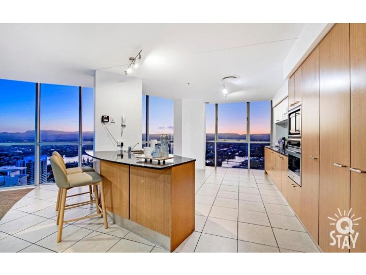 5 Bedroom Sub Penthouse HIGH FLOOR at Chevron Renaissance - Q Stay Apartment, Gold Coast - imaginea 7