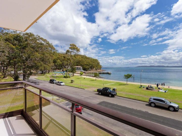 4 &#x27;Collendina&#x27;, 19 Kurrawa Close - fantastic water views and sea breezes Apartment, Nelson Bay - imaginea 2