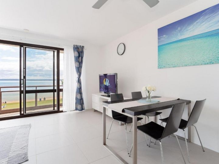 4 &#x27;Collendina&#x27;, 19 Kurrawa Close - fantastic water views and sea breezes Apartment, Nelson Bay - imaginea 3
