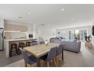 4 Sands Terrace Apartment, Torquay - 3