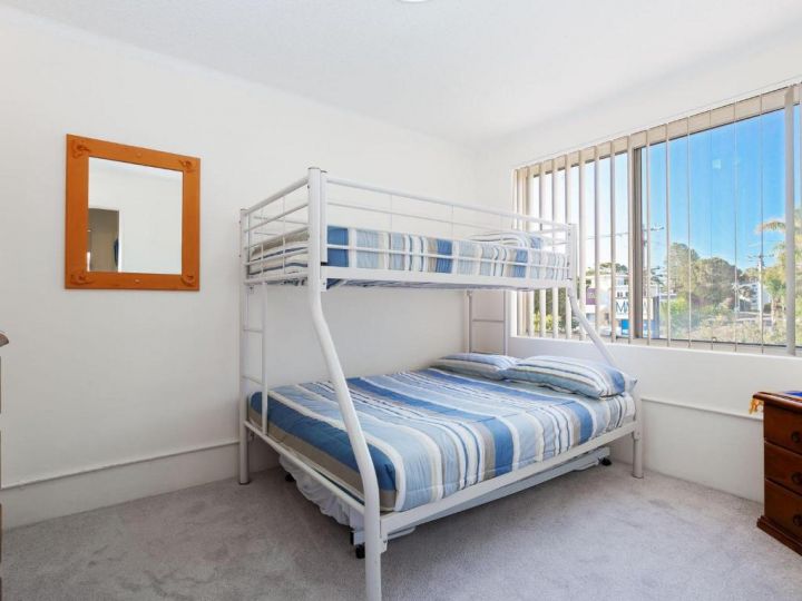 4 &#x27;Yarramundi&#x27; 47 Magnus Street - air conditioned unit with water views Guest house, Nelson Bay - imaginea 5