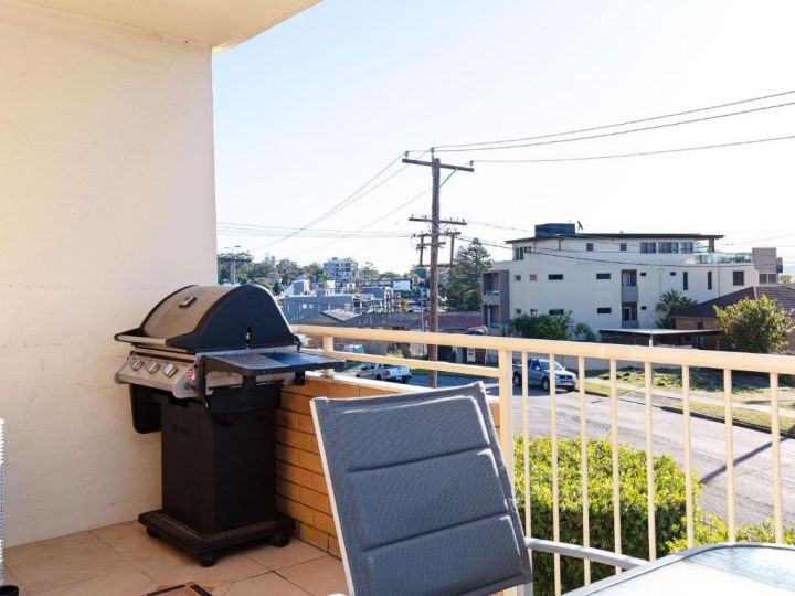 4 &#x27;Yarramundi&#x27; 47 Magnus Street - air conditioned unit with water views Guest house, Nelson Bay - imaginea 4