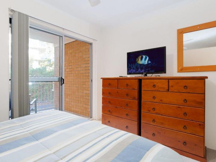 4 &#x27;Yarramundi&#x27; 47 Magnus Street - air conditioned unit with water views Guest house, Nelson Bay - imaginea 6