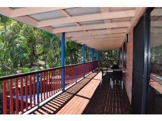 43 Double Island Drive - Two level holiday home with swimming pool. Located close to beach and CBD Guest house, Rainbow Beach - 4