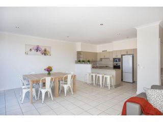 Dolphin Views Unit 5 of 14 Dolphin St Apartment, Ulladulla - 5