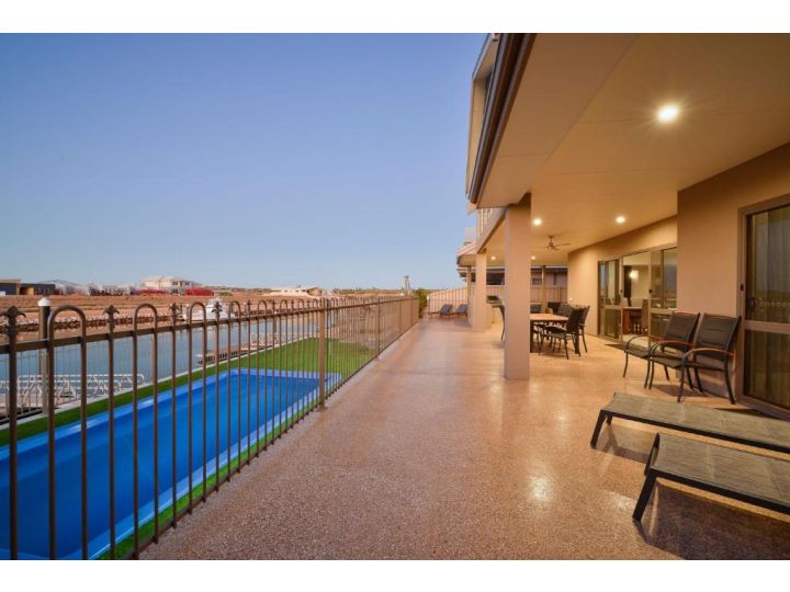 5 Kestrel Place - PRIVATE JETTY & POOL Guest house, Exmouth - imaginea 2