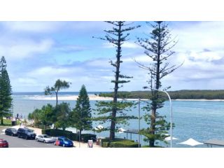 #55 Grand Pacific Resort, Outdoor Spa With A View! Guest house, Caloundra - 2