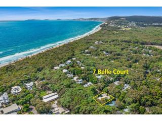 7 Belle Court - Rainbow Shores, Huge Beach House, Ducted Air Con, Pets Welcome Guest house, Rainbow Beach - 1