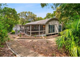 7 Belle Court - Rainbow Shores, Huge Beach House, Ducted Air Con, Pets Welcome Guest house, Rainbow Beach - 5