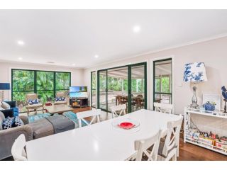 7 Belle Court - Rainbow Shores, Huge Beach House, Ducted Air Con, Pets Welcome Guest house, Rainbow Beach - 4