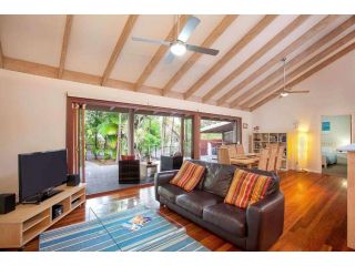 7 Depper Cosy Beach House in Central Sunshine Beach Guest house, Sunshine Beach - 1