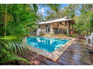 7 Naiad Court - Rainbow Shores, Perfect Beach House, Swimming Pool and Walk To Beach, Aircon, Wi-Fi Guest house, Rainbow Beach - 2