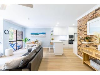 73 'Bay Parklands', 2 Gowrie Avenue - solar heated pool, spa, tennis court & views Apartment, Shoal Bay - 4