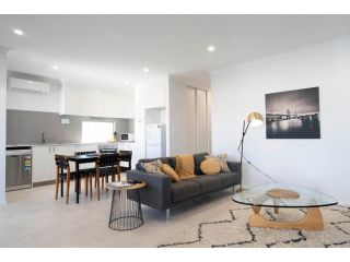 7th Heaven in Cloverdale/Belmont - sleeps 4 - parking Apartment, Perth - 2