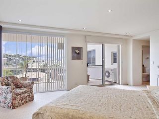 8 'Carrington' 15 Government Road - spacious unit with air conditioning and lift Apartment, Nelson Bay - 5