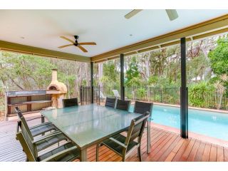 8 Ibis Court - Rainbow Shores, Swimming Pool, Walk to Beach, Executive Beach House Guest house, Rainbow Beach - 5