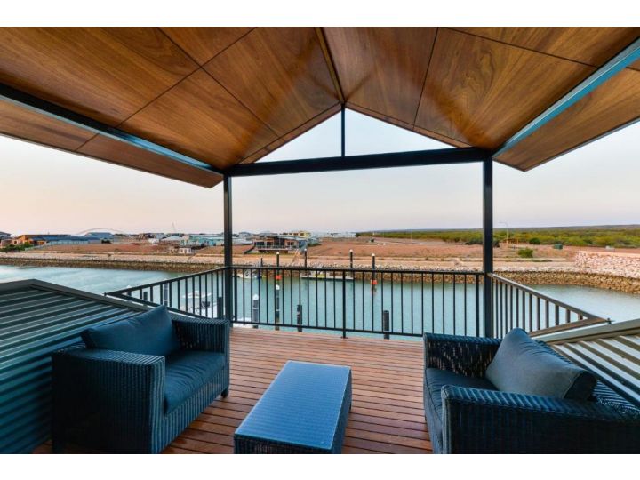 8 Kestrel Place - PRIVATE JETTY & POOL Guest house, Exmouth - imaginea 11