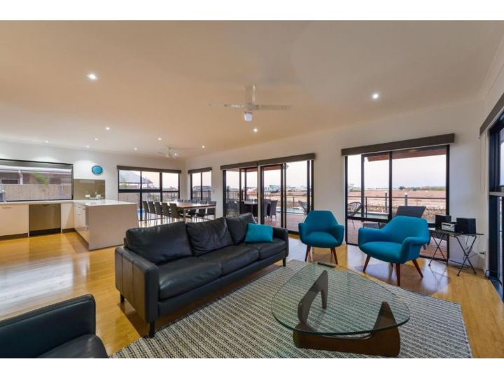 8 Kestrel Place - PRIVATE JETTY & POOL Guest house, Exmouth - imaginea 4