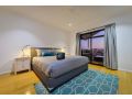 8 Kestrel Place - PRIVATE JETTY & POOL Guest house, Exmouth - thumb 9