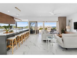 8 Nereus 5 Henderson Street Stunning and Sophisticated Top Floor Apartment Apartment, Sunshine Beach - 1