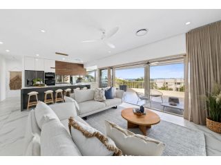 8 Nereus 5 Henderson Street Stunning and Sophisticated Top Floor Apartment Apartment, Sunshine Beach - 3