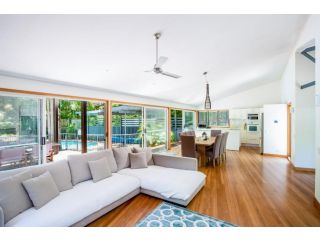 8 Satinwood Drive - Rainbow Shores, Architecturally Designed, Pool, Walk to Beach Guest house, Rainbow Beach - 4