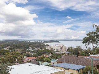 9 'Adriana' 83 Ronald Avenue - fabulous views & aircon Apartment, Shoal Bay - 4