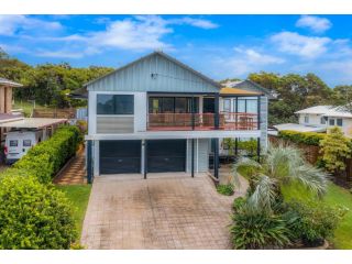 90 Cooloola Drive - Rainbow Beach, Luxury Beach House, Ocean Views Guest house, Rainbow Beach - 2