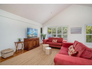 90 Cooloola Drive - Rainbow Beach, Luxury Beach House, Ocean Views Guest house, Rainbow Beach - 1