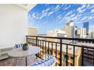 904 Sky High quality excellent fit out sleeps 2 Apartment, Perth - 1