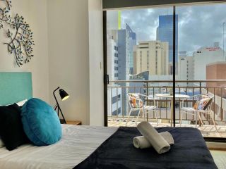 904 Sky High quality excellent fit out sleeps 2 Apartment, Perth - 4