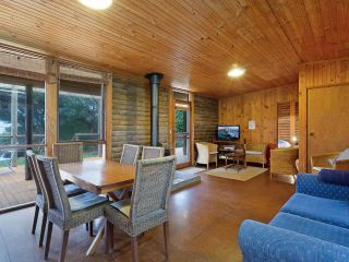 98 Ocean Parade - Rustic Log Cabin Guest house, Dalmeny - 5