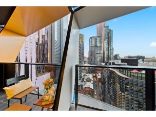 A 2BR Apt Near Melbourne Central with FREE Parking & CIty Views Apartment, Melbourne - 2