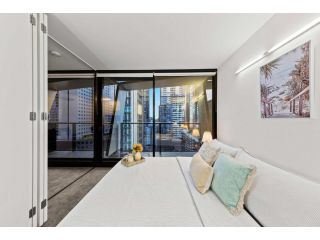 A 2BR Apt Near Melbourne Central with FREE Parking & CIty Views Apartment, Melbourne - 1