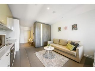 A Comfy & Stylish Studio with City Views Next to Southern Cross Apartment, Melbourne - 4