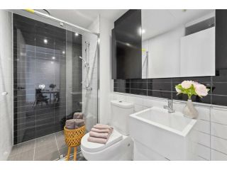 A Cozy 2BR Apt Next to Queen Victoria Market & Melbourne Central with City Views Apartment, Melbourne - 4