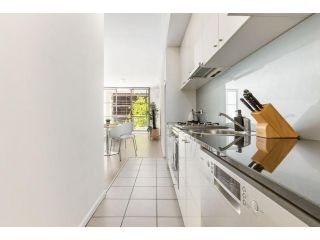 A Cozy & Modern Studio Right Next to Darling Harbour Apartment, Sydney - 4