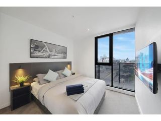 A Cozy & Stylish 2BR Apt City Views in Southbank Apartment, Melbourne - 4