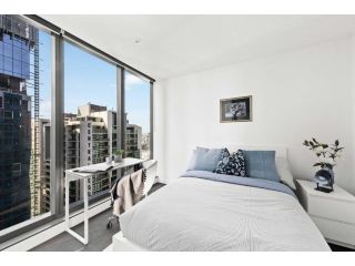 A Cozy & Stylish 2BR Apt Next to Southern Cross with City Views Apartment, Melbourne - 2