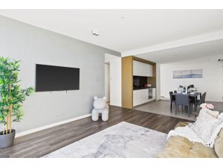 A Lux 3BR Apt Albert Park Lake View FREE Parking Apartment, Melbourne - 5