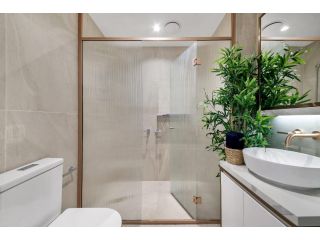 A Luxurious 2BR Apt in the Heart of Chapel Street Apartment, Melbourne - 3